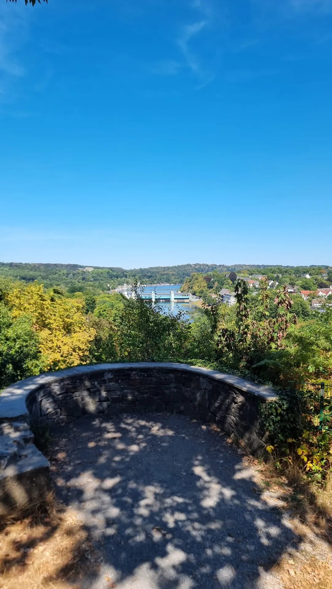 Vorbereitete Heiratsantrag-Dekoration am Baldeneysee
