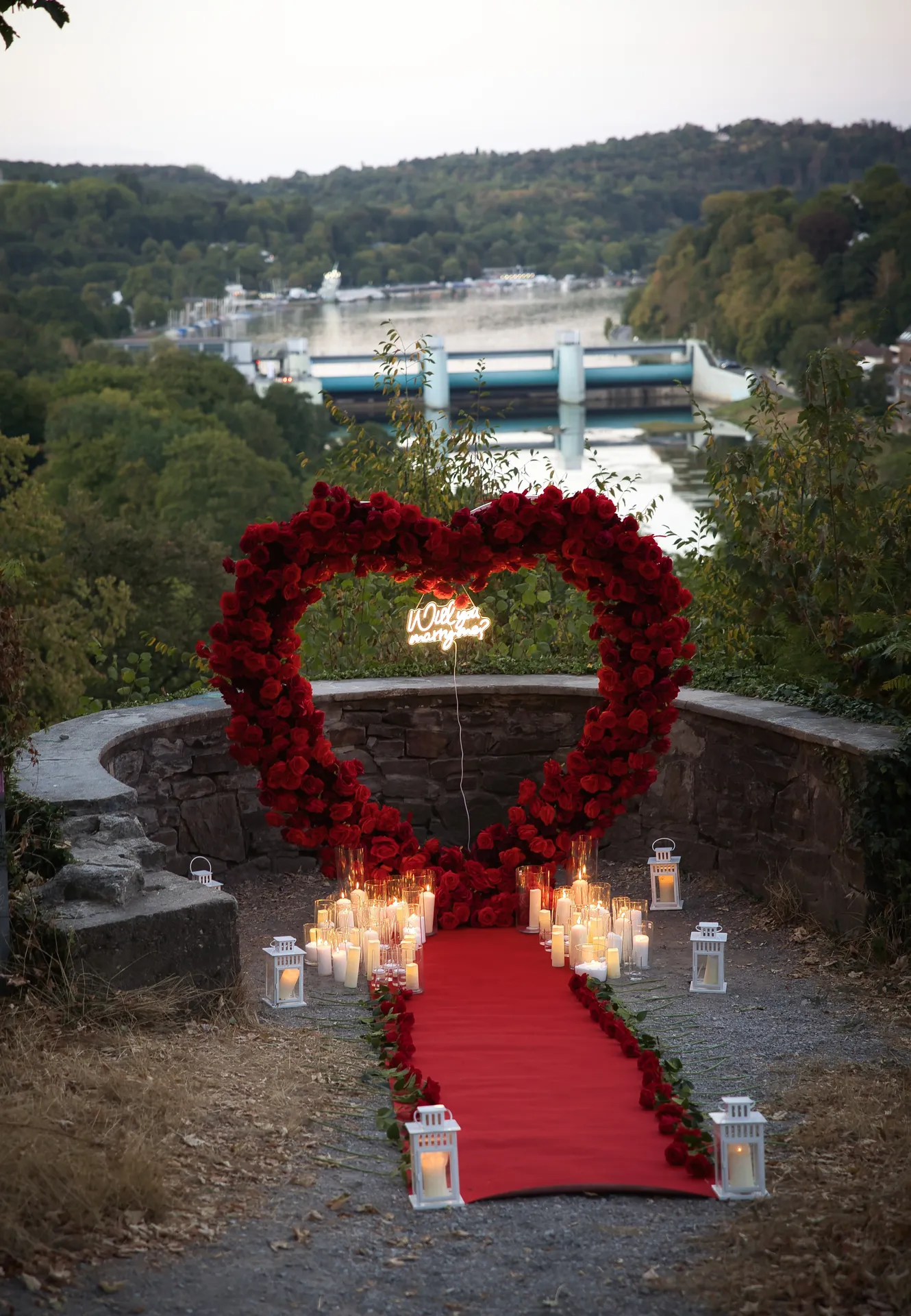 Heiratsantrag am Baldeneysee in Essen mit Blick über den See