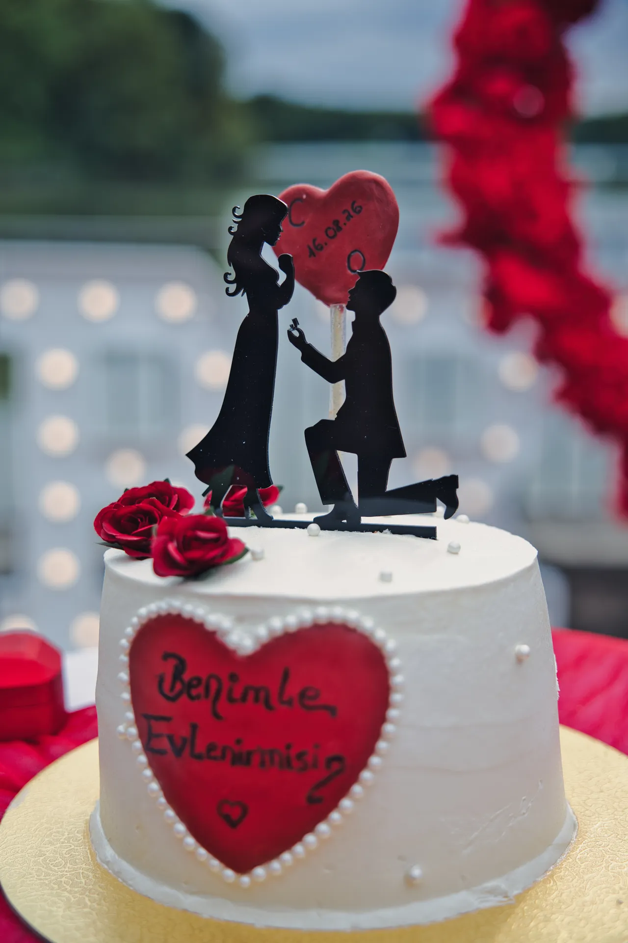 Persönliche Antragstorte mit Herz und Willst du mich heiraten
